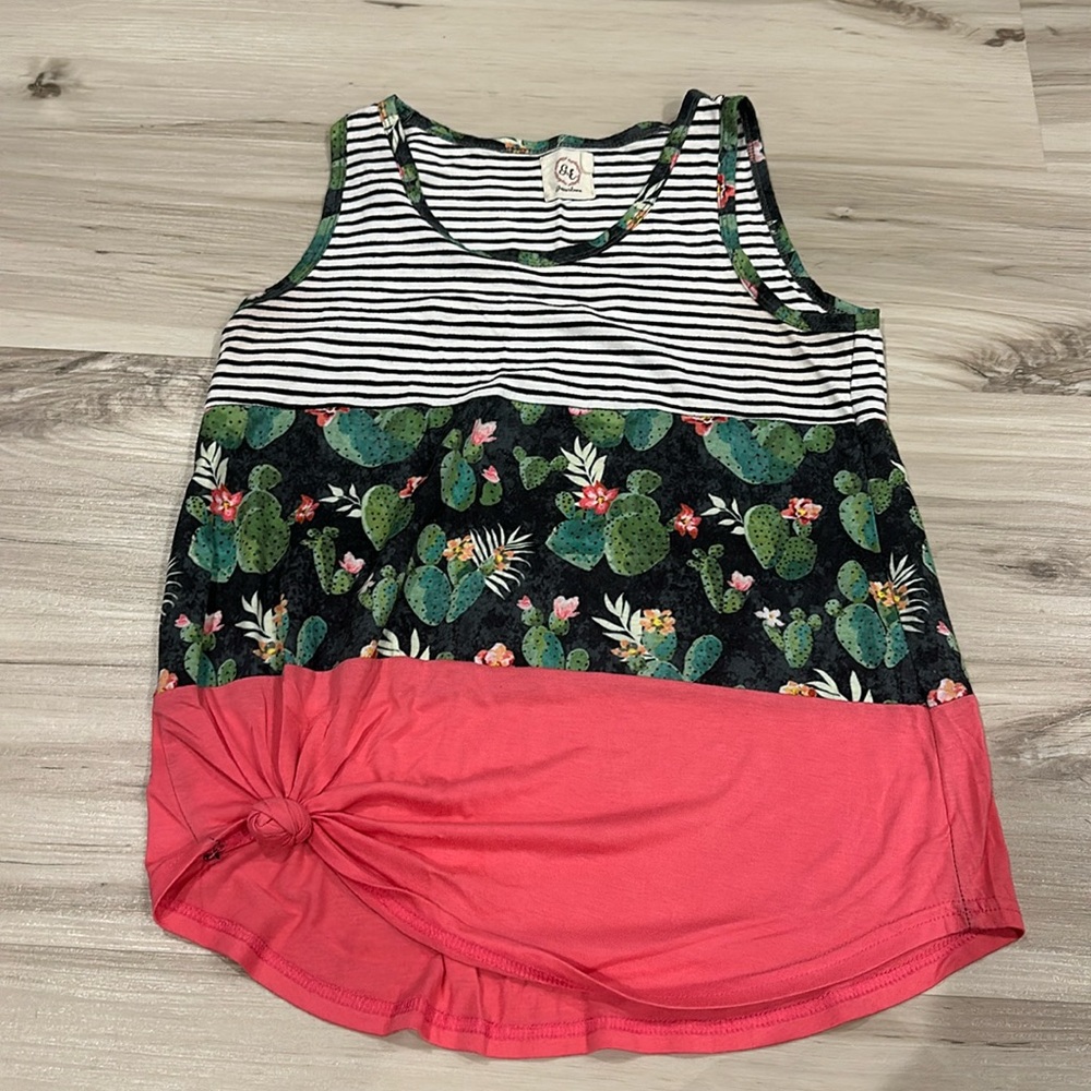 Grace & Emma women’s tank size small